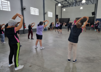 Sapiranguenses participam de atividades físicas em grupos de convivência
