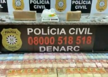 Homem é preso por vender maconha e cocaína perto de escola, em Sapiranga