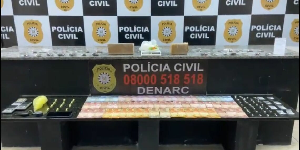 Homem é preso por vender maconha e cocaína perto de escola, em Sapiranga