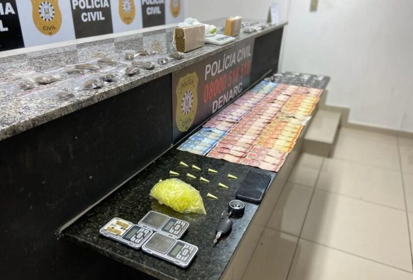 Homem é preso por vender maconha e cocaína perto de escola, em Sapiranga