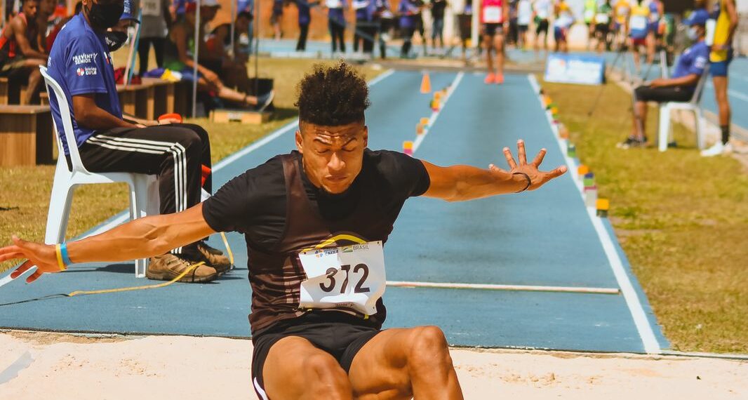 Jovem arariquense caminha fora do Brasil para se tornar um atleta profissional