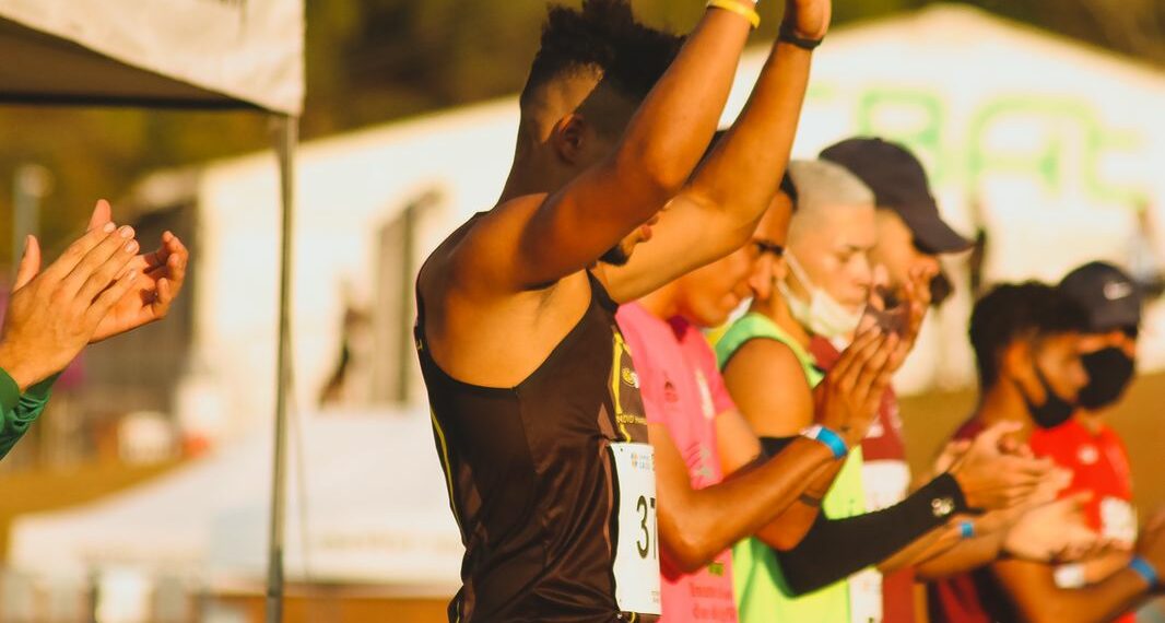 Jovem arariquense caminha fora do Brasil para se tornar um atleta profissional