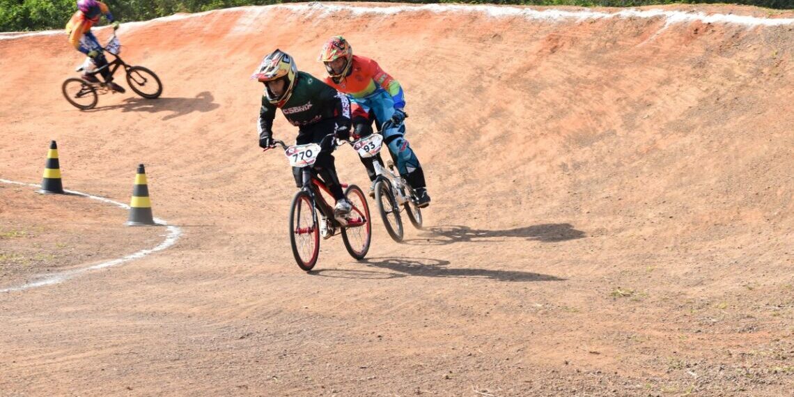 Campeonato Gaúcho de Bicicross na sede campestre do Clube 19 de Julho de Sapiranga
