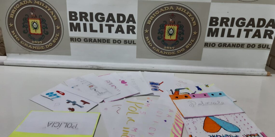 Brigada Militar recebe cartas de alunos do 5º ano de escola municipal de Sapiranga