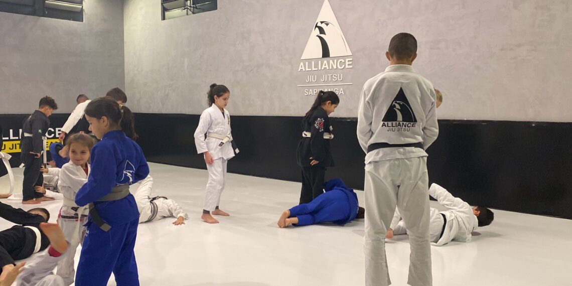 Academia de jiu-jitsu sapiranguense se destaca no estado com equipe Kids