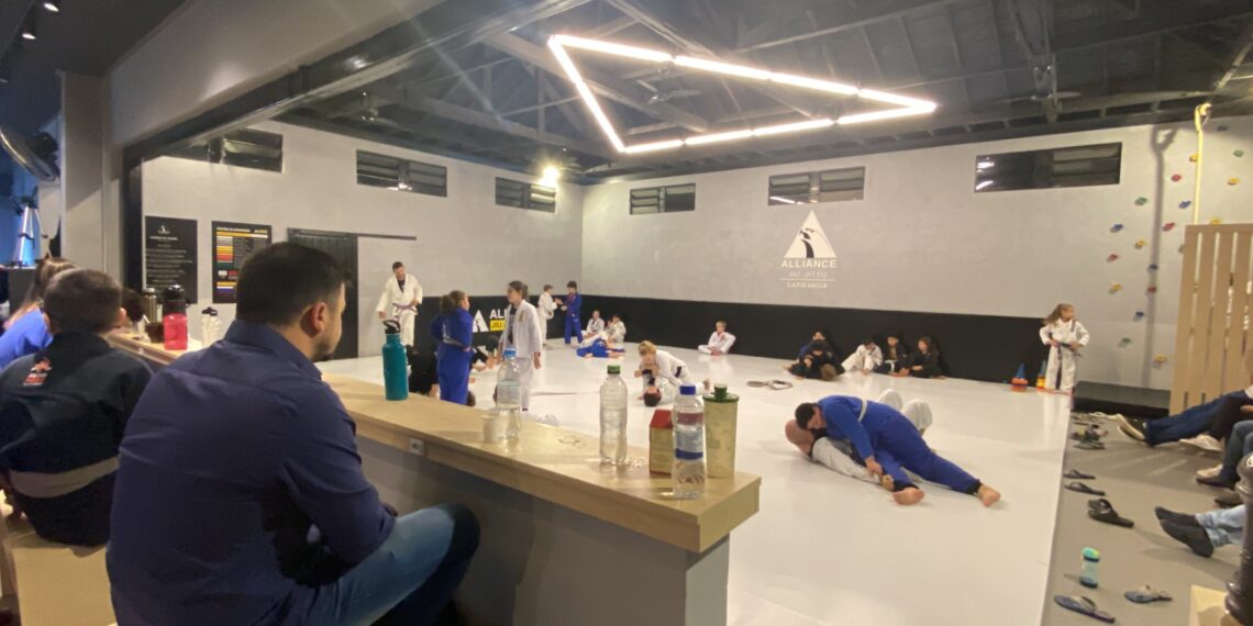 Academia de jiu-jitsu sapiranguense se destaca no estado com equipe Kids