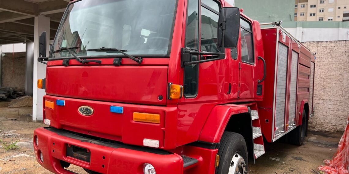 Um ano depois, bombeiros de Araricá voltam a atender com caminhão cedido