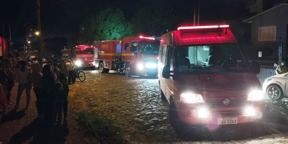 Incêndio atinge residência no bairro Floresta, em Sapiranga