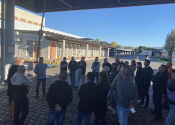 Funcionários da Paquetá cobram empresa para regularização do pagamento dos salários