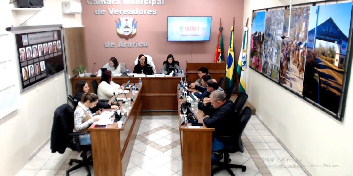Curso de Libras ao magistério e aos servidores conduz sessão em Araricá