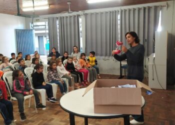 Programa Saúde na Escola entrega kits de saúde bucal para alunos da rede municipal de Nova Hartz