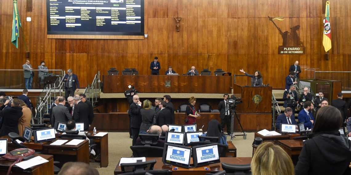 Deputados estaduais aprovam projeto de reestruturação do IPE Saúde