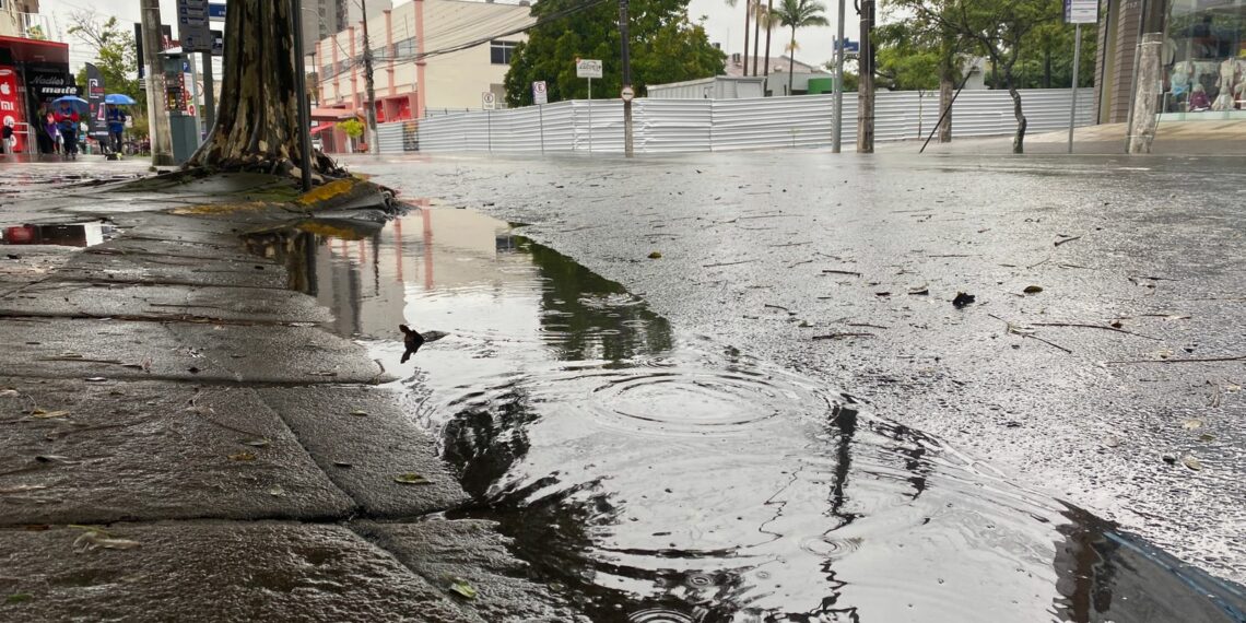 Defesa Civil e Bombeiros em alerta: região deve ter volumes excessivos de chuva nas próximas 24 horas