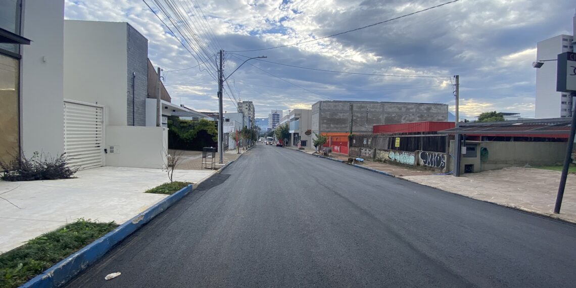 Em Sapiranga, rua Carlos Biehl dá adeus ao calçamento e ganha asfalto