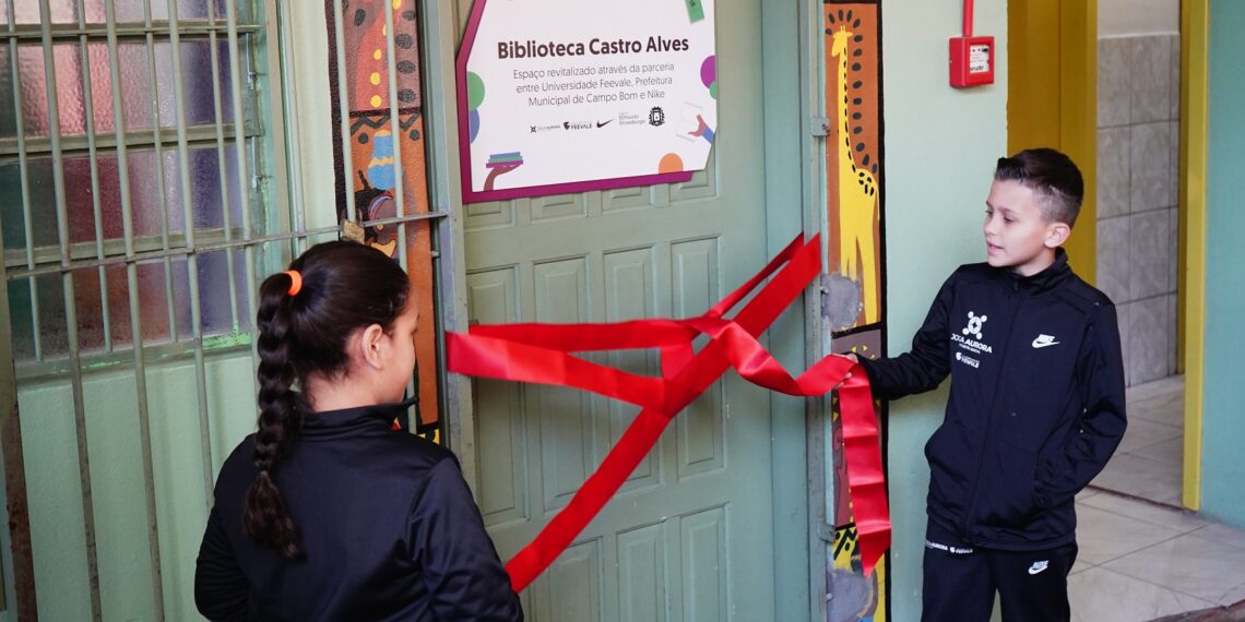 Joga Aurora de Campo Bom entrega reforma da biblioteca da Edmundo Strassburger
