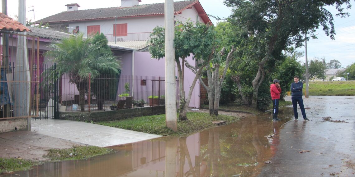 Nível do Rio dos Sinos baixa em Campo Bom e começam os reparos nos estragos