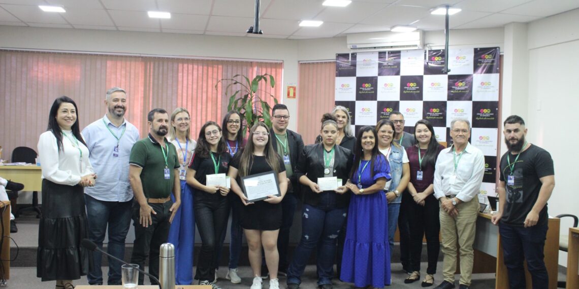 Vereadores de Sapiranga prestam homenagem a alunos e bombeiros