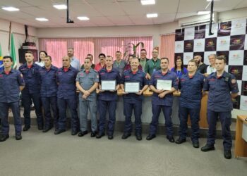 Vereadores de Sapiranga prestam homenagem a alunos e bombeiros