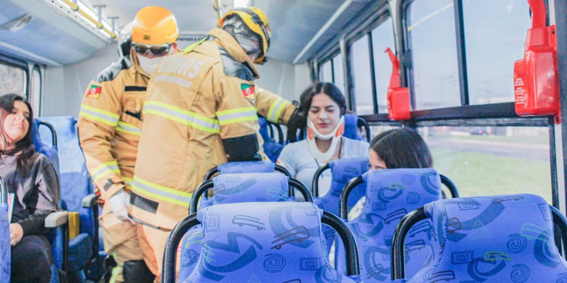 Bombeiros simulam acidente para treinar socorristas em Sapiranga