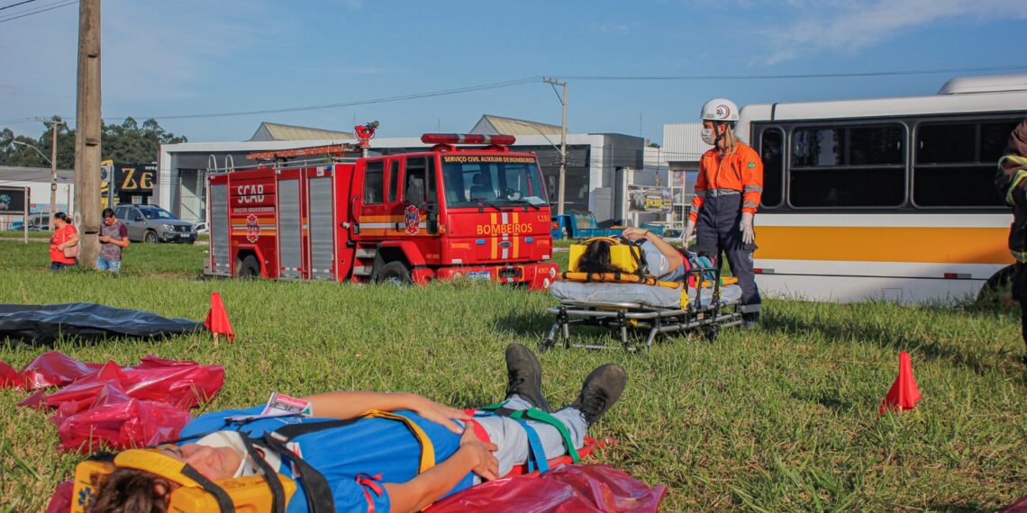 Bombeiros simulam acidente para treinar socorristas em Sapiranga