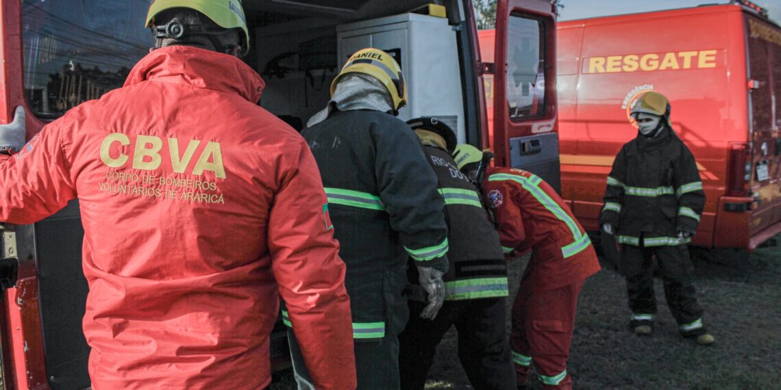 Bombeiros simulam acidente para treinar socorristas em Sapiranga