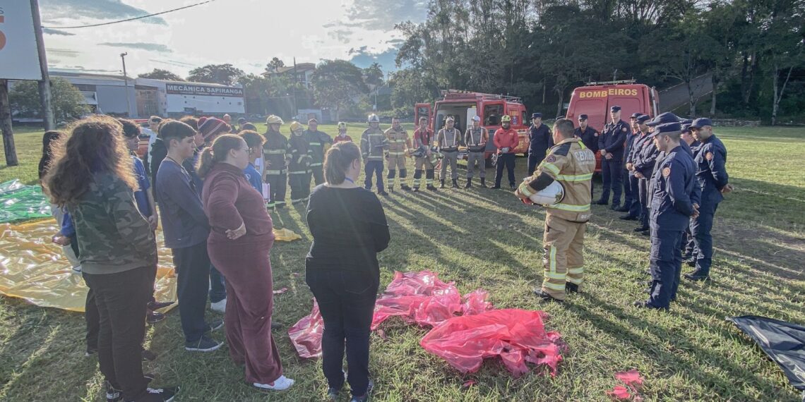 Bombeiros simulam acidente para treinar socorristas em Sapiranga
