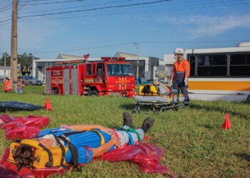 Bombeiros simulam acidente para treinar socorristas em Sapiranga