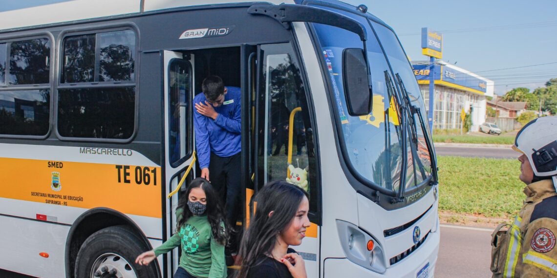 Bombeiros simulam acidente para treinar socorristas em Sapiranga