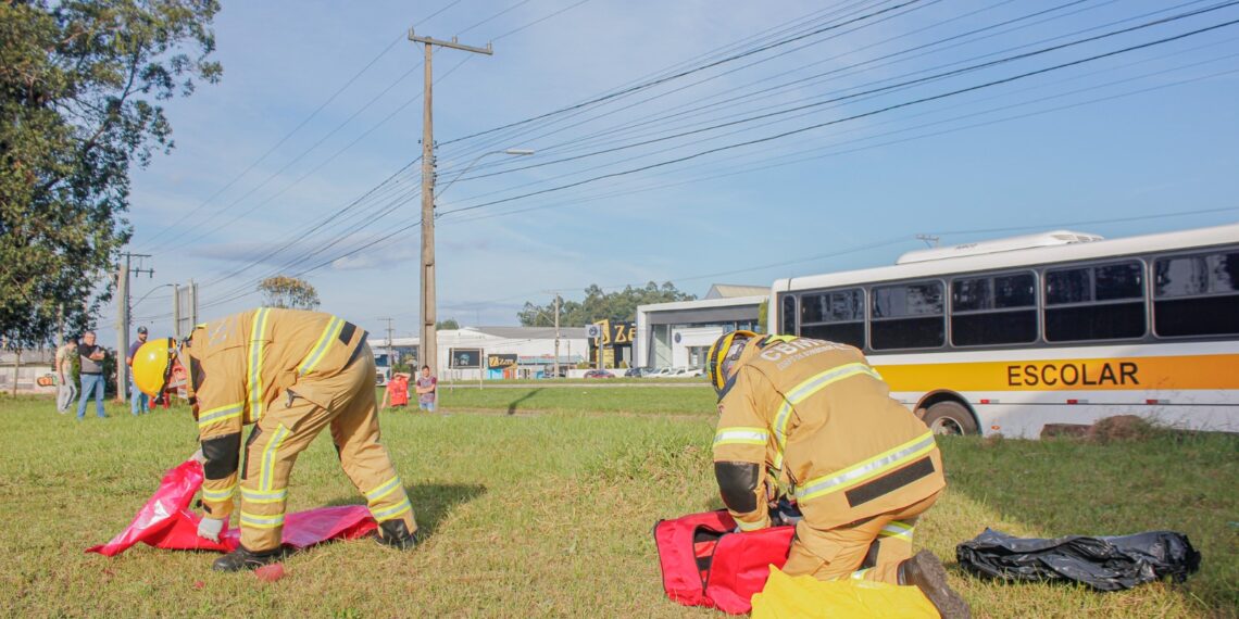 Bombeiros simulam acidente para treinar socorristas em Sapiranga