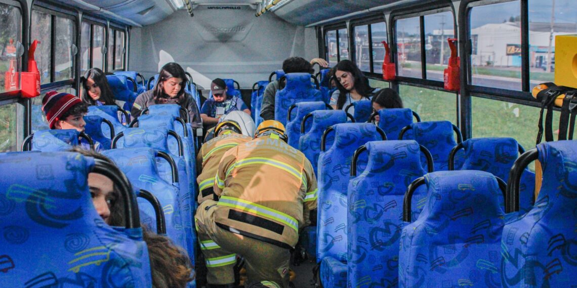 Bombeiros simulam acidente para treinar socorristas em Sapiranga