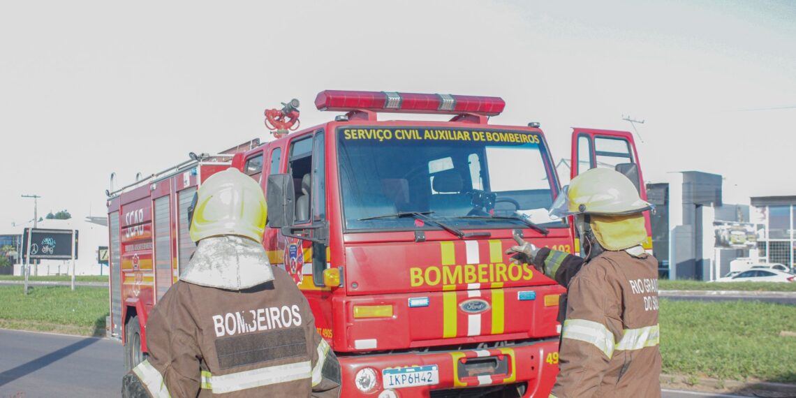 Bombeiros simulam acidente para treinar socorristas em Sapiranga