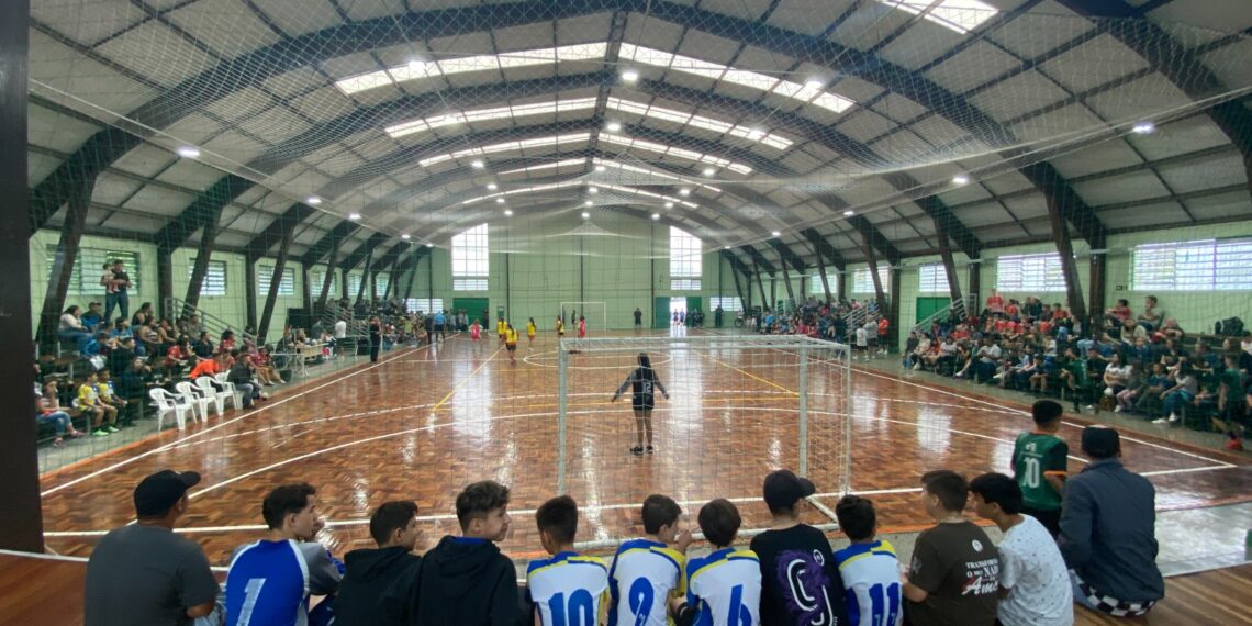 Copa Repercussão na Escola de Futsal Clip/Sicoob MaxiCrédito começa em Sapiranga