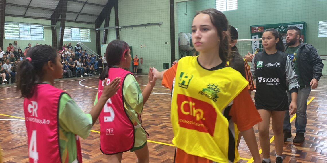 Copa Repercussão na Escola de Futsal Clip/Sicoob MaxiCrédito começa em Sapiranga