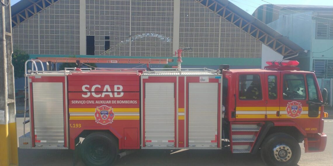 Caminhão de bombeiros doado pela Prefeitura de Sapiranga é entregue em Araricá