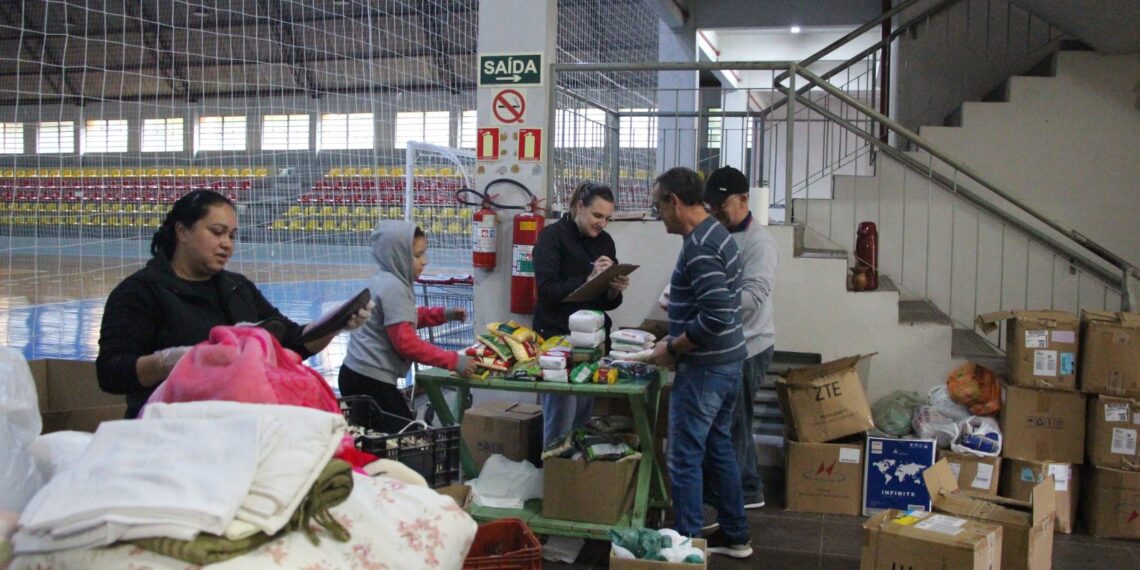 Ginásio Municipal de Campo Bom abriga e recebe doações da comunidade