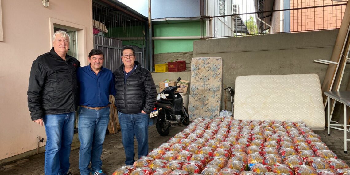 Amirosas entrega R$ 10 mil em cestas básicas para Assistência Social de Sapiranga