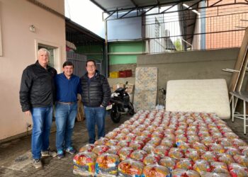 Amirosas entrega R$ 10 mil em cestas básicas para Assistência Social de Sapiranga