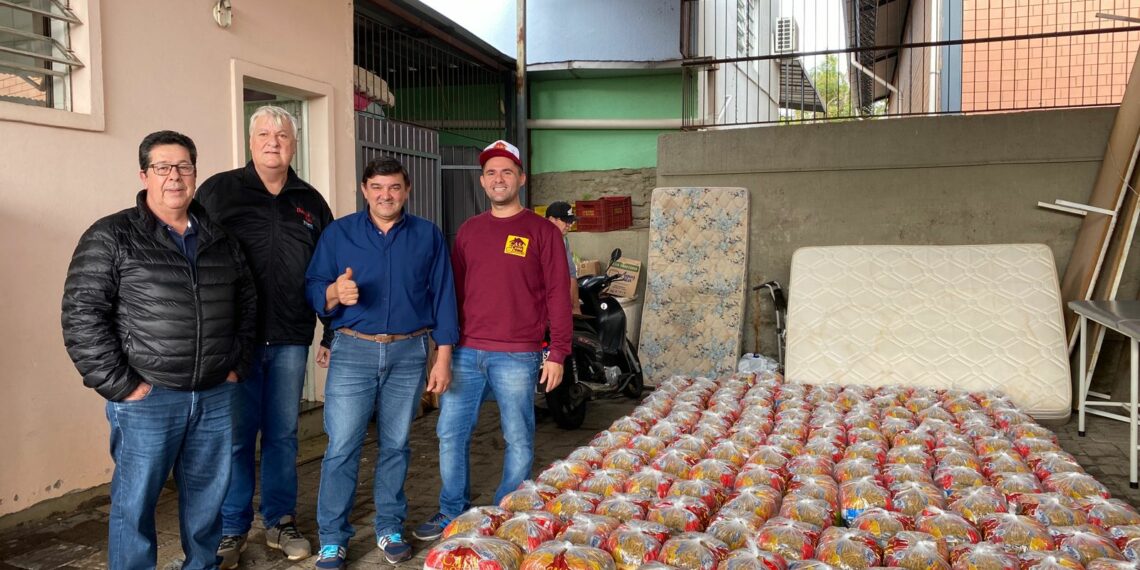 Amirosas entrega R$ 10 mil em cestas básicas para Assistência Social de Sapiranga
