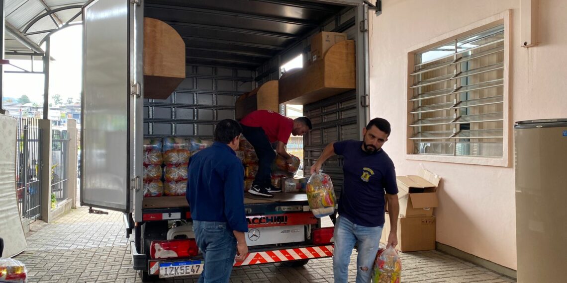 Amirosas entrega R$ 10 mil em cestas básicas para Assistência Social de Sapiranga