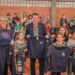 Estudantes do ensino fundamental recebem uniformes em Campo Bom