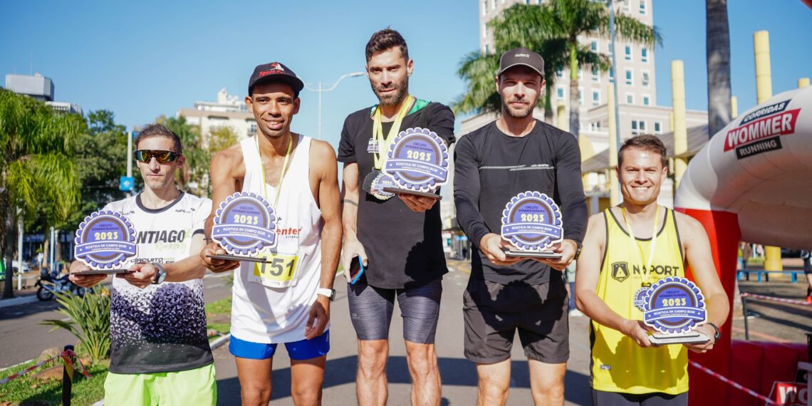 3ª Corrida Contra o Frio reúne solidariedade no Largo Irmãos Vetter de Campo Bom