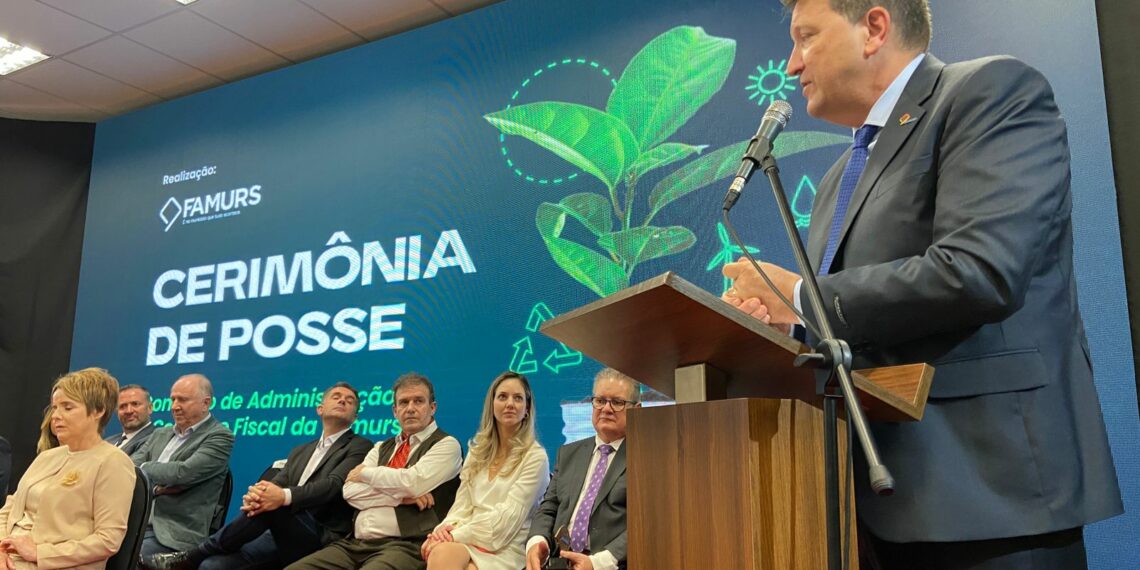 Luciano Orsi é empossado presidente da Famurs