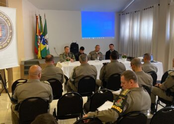 Oficiais da Brigada Militar unidos para planejar a segurança pública