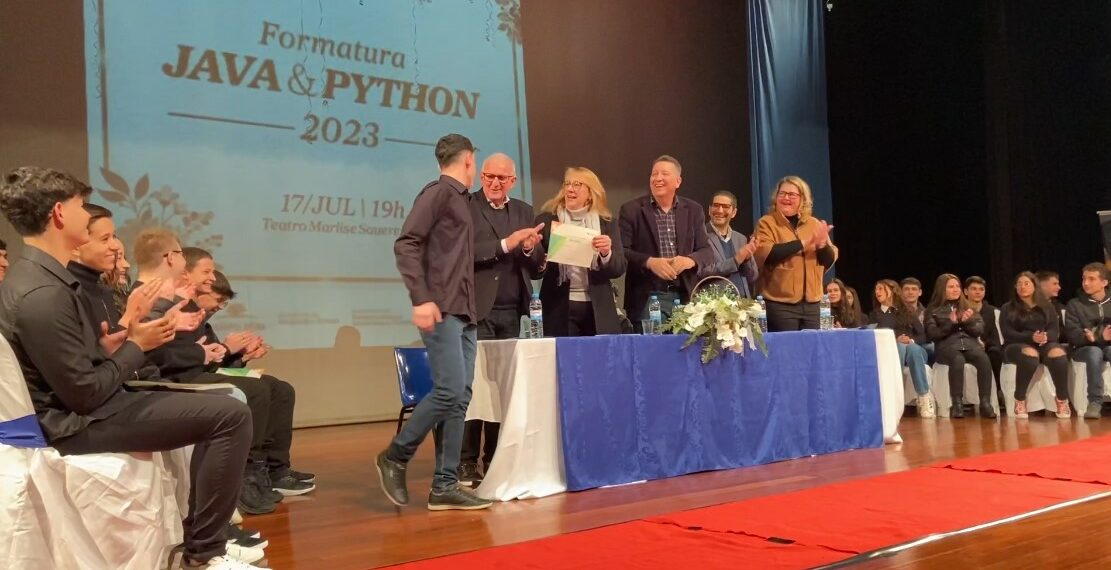 Prefeitura de Campo Bom forma 54 novos programadores Java e Python; formandos são alunos das redes municipal e estadual