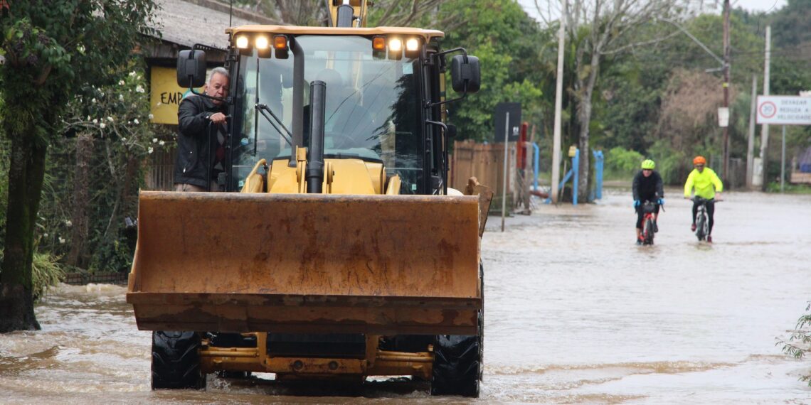 Nível do Rio dos Sinos começou a baixar na manhã desta segunda-feira, em Campo Bom