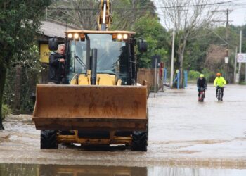 Nível do Rio dos Sinos começou a baixar na manhã desta segunda-feira, em Campo Bom