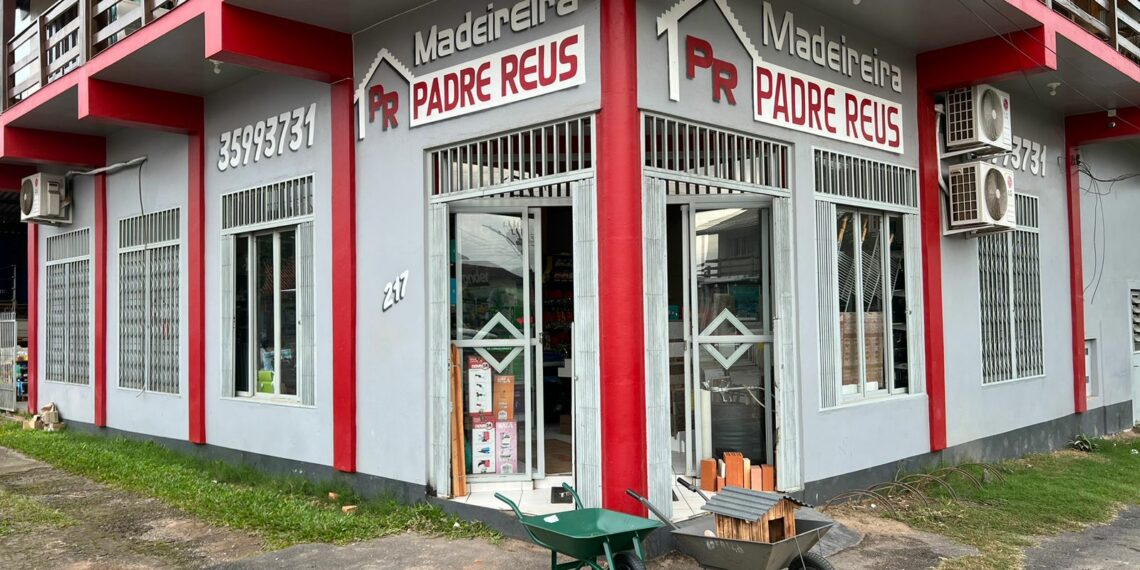 Pé Na Moda Calçados e Acessórios: A serviço da comunidade