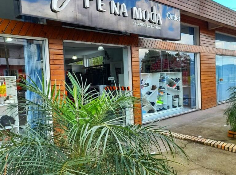 Pé Na Moda Calçados e Acessórios: A serviço da comunidade
