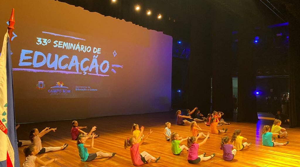 Seminário de Educação reúne grande número de profissionais da educação de Campo Bom