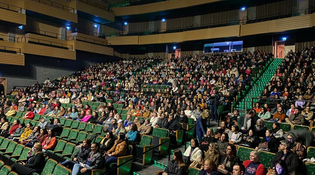 Seminário de Educação reúne grande número de profissionais da educação de Campo Bom